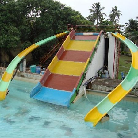 Pali Beach Resort Mālād Exterior foto