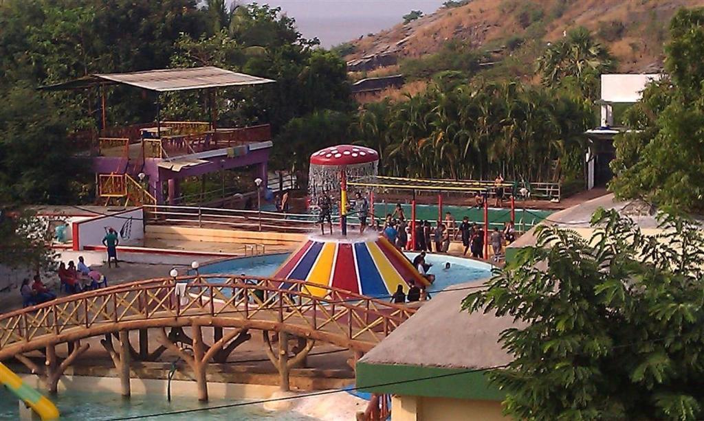 Pali Beach Resort Mālād Exterior foto