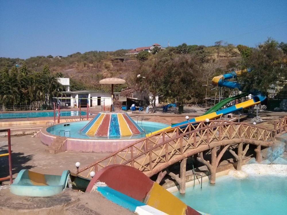 Pali Beach Resort Mālād Exterior foto